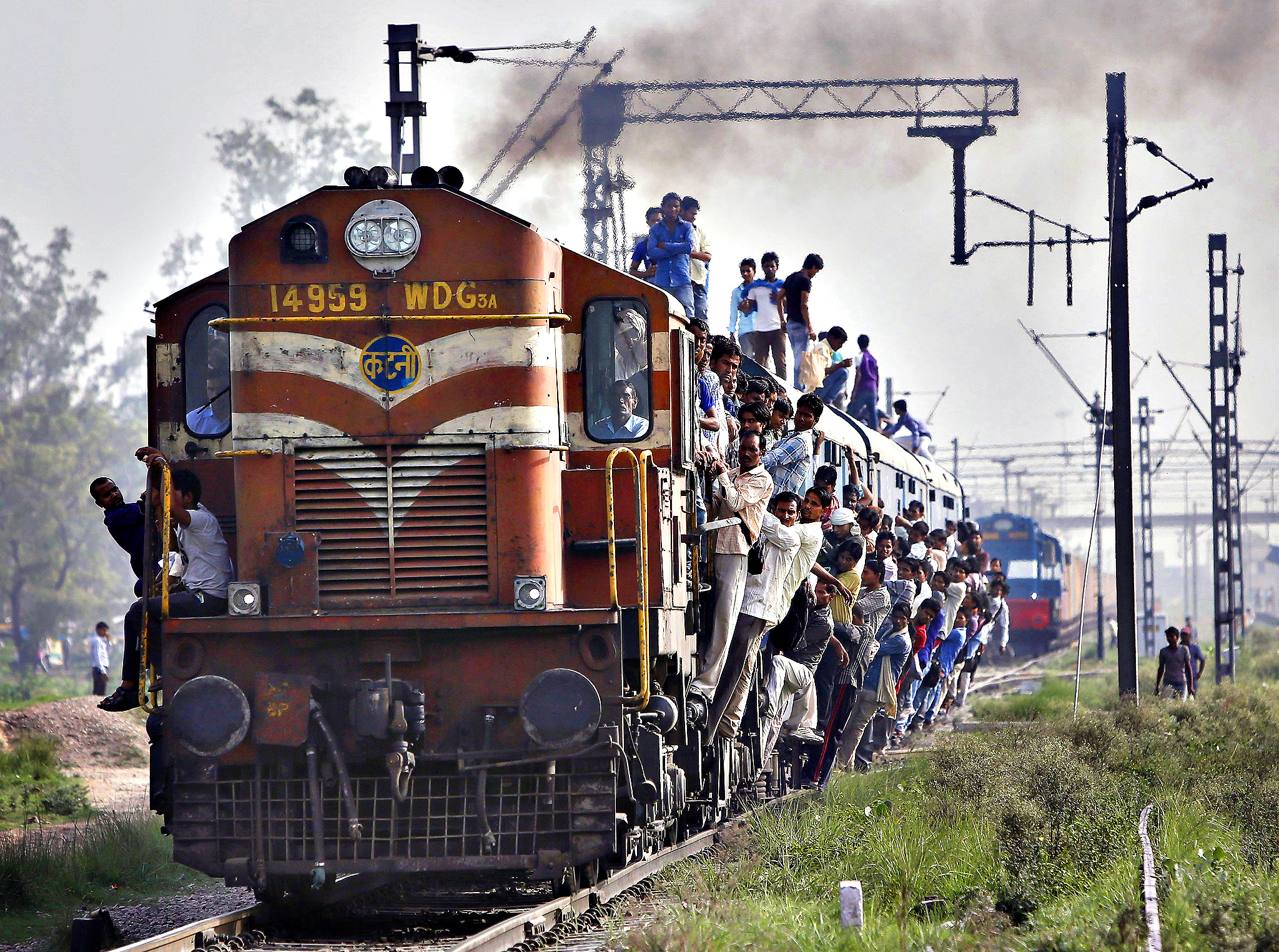 est100 一些攝影(some photos): overcrowded train, India. 過於擁擠的火車